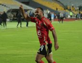 عيد العمال.. مشاهير الكرة لا يعرفون "الأيدى الناعمة".. عمرو زكى بياع أنابيب.. حسين الشحات عامل في بنزينة.. أفشة بياع فراخ ودويدار تباع .. شوقى السعيد "جزار".. عبد الظاهر السقا نقاش.. وأحمد شرويدة اشتغل قهوجى