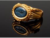 اكتشاف خاتم ذهبى عمره 1800 عام عليه نقش "فينوس المنتصرة" فى فرنسا