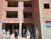 نائب محافظ الوادى الجديد تتفقّد الموقف الإنشائى لمركز التأهيل بالداخلة