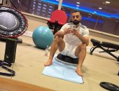 محمد صلاح يستعد لموقعة مانشستر يونايتد فى الجيم على طريقته الخاصة.. صور