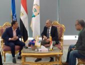 جامعة أسوان تبحث سبل التعاون مع البريد لإنشاء فرع بالمدينة الجديدة