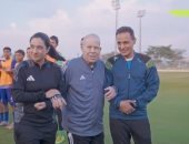 كابيتانو مصر يمنح محمود أبو رجيلة درع البرنامج.. ونصيحة خاصة من "نجم الزمالك"