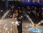 فى رقصة رومانسية.. مي فاروق تغنى أغنية جديدة بحفل زفافها من محمد العمروسي (صور)