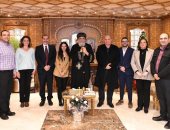 وفد من مسؤولى مستشفى الناس يزور البابا تواضروس الثانى ويقدم لقداسته تعريفاً بخدماتها الطبية