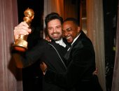 هكذا احتفل أنتونى ماكى بفوز سيباستيان ستان بالجولدن جلوب.. صور