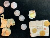 العثور على 816 عملة معدنية مخبأة منذ 400 عام فى ساق تمثال بألمانيا