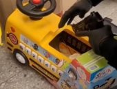 كولومبيا تعلن ضبط أسلحة نارية ومخدرات مخبأة بين ألعاب الأطفال والملابس