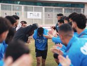 شاهد احتفال جروس ولاعبى الزمالك بعيد ميلاد زيزو