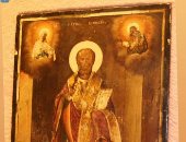 متحف الغردقة.. يضم أيقونة القديس نيقولاس ودعامتان حامل الأيقونات وقطعة نسيج نادرة.. الأولى تمثل أسقف مورا.. والثانية حامل أيقونات كنيسة الدير.. والثالثة رسمت عليها السيدة العذراء وهى تحمل المسيح رضيعا.. صور 