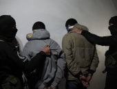 العراق يتسلم 2250 إرهابيا ينتمون لتنظيم داعش من سوريا ويودعهم بمراكز مشددة