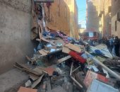 العناية الإلهية تنقذ أسرة من انهيار منزل قديم بمدينة كوم أمبو فى أسوان