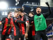 بورنموث يحقق أرباحًا قياسية من بيع خط دفاعه المميز مقابل 200 مليون يورو