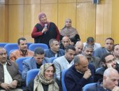 محافظ المنيا: إنهاء مشاكل الصرف الصحى وتوصيل المياه لمنازل بأبو قرقاص