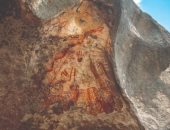 عمرها قرون.. لصوص يدمرون لوحة منحوتة داخل كهف بالمكسيك