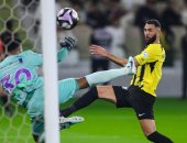 كريم بنزيما يقود هجوم الاتحاد ضد الخلود في الدوري السعودي
