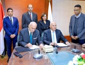 محافظ سوهاج يشهد التوقيع على حق انتفاع لمشروع الدواجن بالأحايوة شرق