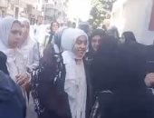 فرحة طلاب الشهادة الإعدادية بكفر الشيخ لسهولة امتحان اللغة العربية.. فيديو