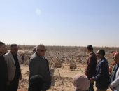 محافظ الوادي الجديد يجرى جولة تفقدية بالمجمع الحكومى المميكن للمحافظة