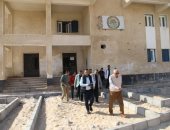 محافظ الوادى الجديد يتفقد عددا من المواقع والمنشآت بمدينة الخارجة