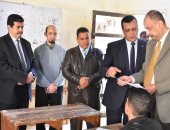 محافظ سوهاج يتابع لجان امتحانات الإعدادية ويتفقد غرفة العمليات المركزية