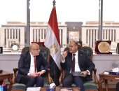 وزير العمل: القانون الجديد ينظم عمل الأجانب ويسهل استخراج تصاريح لهم