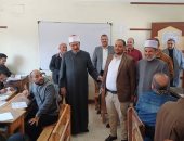 رئيس منطقة سوهاج الأزهرية يتفقد أعمال تصحيح امتحانات الابتدائية والإعدادية