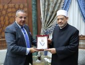 محافظ جنوب سيناء يشكر شيخ الأزهر لدعم أبناء المحافظة عن طريق بيت الزكاة والصدقات