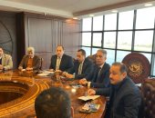الغرفة التجارية بسوهاج تعقد اجتماعا مع المحلات لتوفير السلع استعدادا لرمضان