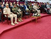 الدفاع الشعبى والشئون المعنوية للقوات المسلحة ينظمان زيارة لوفد من الإعلاميين وطلبة الجامعات لقيادة المظلات