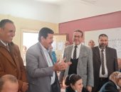 مدير تعليم سوهاج يتابع أعمال التصحيح وتقدير الدرجات الشهادة الإعدادية