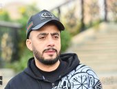 عصام السقا ومحمد لطفى وإيهاب فهمى ومؤمن نور فى جنازة والدة أحمد فهيم