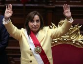 برلمان بيرو يعزل الرئيسة بولوارتى قبل أقل من عام على الانتخابات