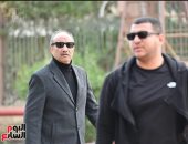 هنادى مهنا وأحمد خالد صالح يشاركان أحمد فهيم تشييع جثمان والدته.. فيديو