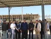 محافظ الوادى الجديد يتفقد عددا من المواقع والإنشاءات بالخارجة خلال جولته الصباحية