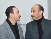 أحمد فهيم يتلقى عزاء والدته بحضور نجوم الفن.. صور 