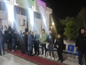 نجم الإسماعيلي السابق يتقبل عزاء والدته بحضور حسنى عبد ربه (فيديو)