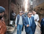 محافظ الدقهلية يوجه بسرعة الانتهاء من أعمال التطوير وتركيب الانترلوك بميت حدر بالمنصورة