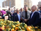 افتتاح أكثر من 100 فرع لسوق اليوم الواحد بالمحافظات تنفيذا لتوجيهات القيادة السياسية.. وزارة التموين تطرح المنتجات الغذائية بتخفيضات 30%.. الشركة القابضة للصناعات الغذائية توفر اللحوم الطازجة بـ275 جنيها للكيلو