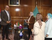 استجابة لطلبها.. محافظ القليوبية يوفر مُستلزمات معيشية لفتاة مُقبلة على الزواج