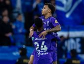 الهلال ضد الأخدود.. الزعيم يتفوق بثلاثية في الشوط الأول "فيديو"