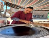 روائح رمضان.. "أحمد" ساحر الكنافة البلدى فى قنا شغال من عمر 8 سنين.. فيديو