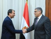 عادل النجار يستقبل رئيس الإدارة المركزية للموارد المائية والرى بالقاهرة والجيزة السابق