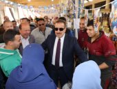 محافظ المنوفية يتفقد معرض أهلا رمضان ومنفذ حياة كريمة للسلع الغذائية