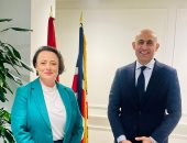 وزير التعليم بلندن تشيد بجهود نظيرها المصرى فى التغلب على الكثافة الطلابية