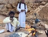 "الجابورى".. خبز الصباح والمساء فى الأودية الجبلية بحلايب وشلاتين.. أطلق عليه عيش الصحراء ويستخدمه سكان البادية للتأقلم مع حياتهم.. والمفضل للصيادين خلال رحلاتهم على الجزر.. ويجهز سريعا من الماء والدقيق.. صور