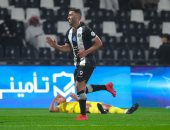 الهلال يعزز هجومه فى مونديال الأندية بضم عبد الرزاق حمد الله معارا