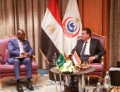 وزير الصحة يبحث مع المدير العام للمركز الأفريقى لمكافحة الأمراض والوقاية التعاون المشترك