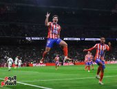 ريال مدريد ضد أتلتيكو.. الروخي بلانكوس يحسم الشوط الأول 1-0 "فيديو" وصور