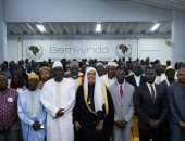 أمين عام رابطة العالم الإسلامي يقف على برامج جراحات العيون في "غينيا بيساو"