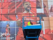صورة محمد صلاح تتصدر واجهة أنفيلد بعد تجديدها اليوم
